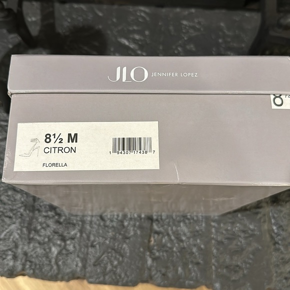 Citron = a vibrant neon greenish yellow. Worn indoors once. Ankle wrap; HH is 4” - Picture 5 of 6